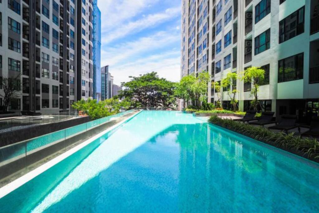 Kaws Theme Modern Cozy 1br 2 Min Walk To Pattaya