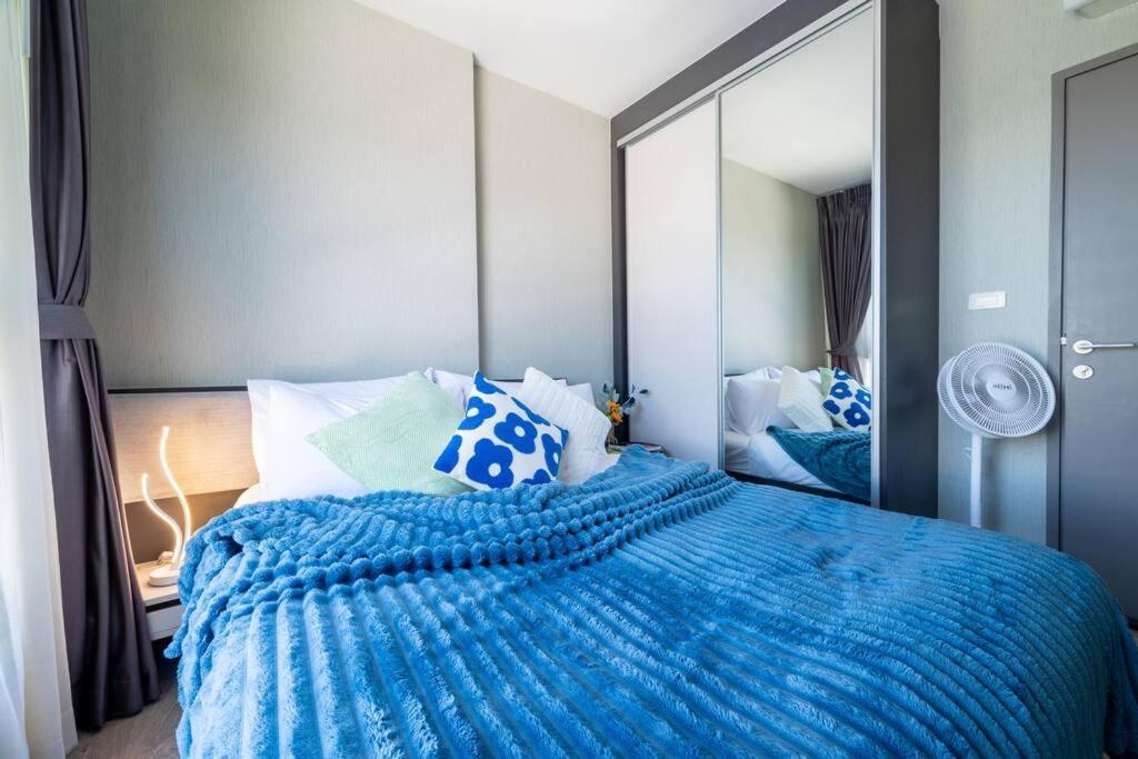 Kaws Theme Modern Cozy 1br 2 Min Walk To Appartement