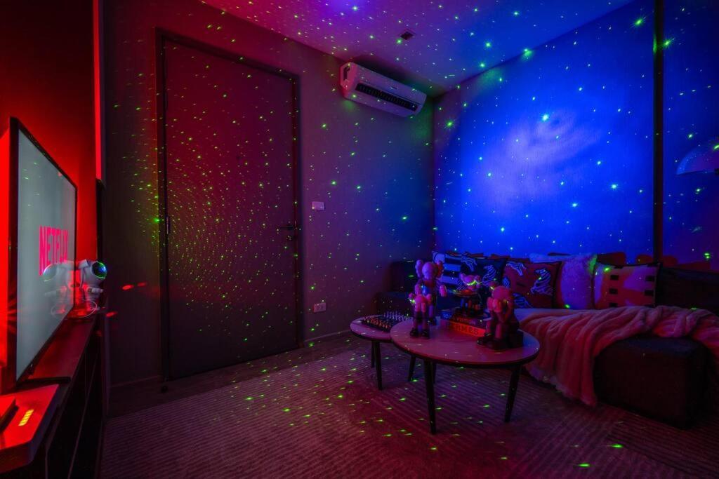 Kaws Theme Modern Cozy 1br 2 Min Walk To Appartement *