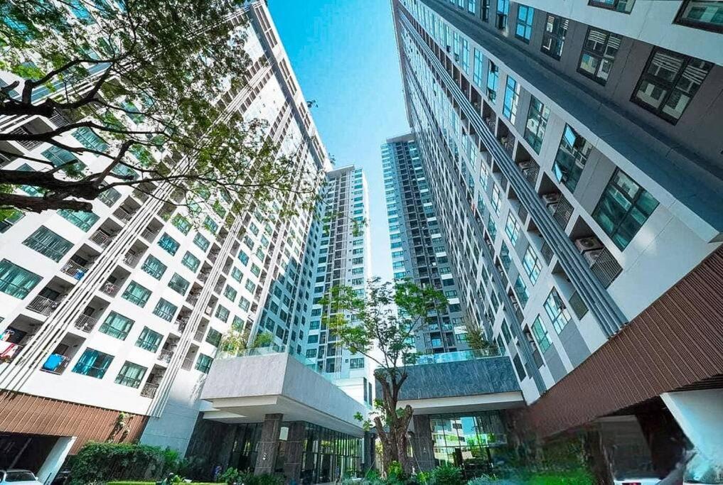 Kaws Theme Modern Cozy 1br 2 Min Walk To