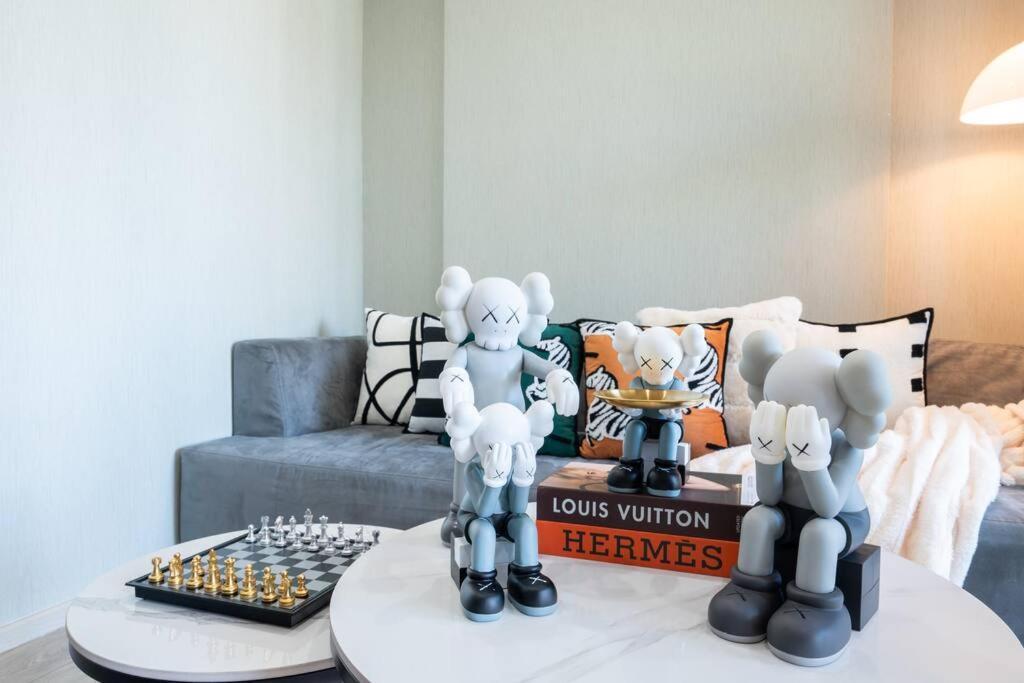 Kaws Theme Modern Cozy 1br 2 Min Walk To Appartement *