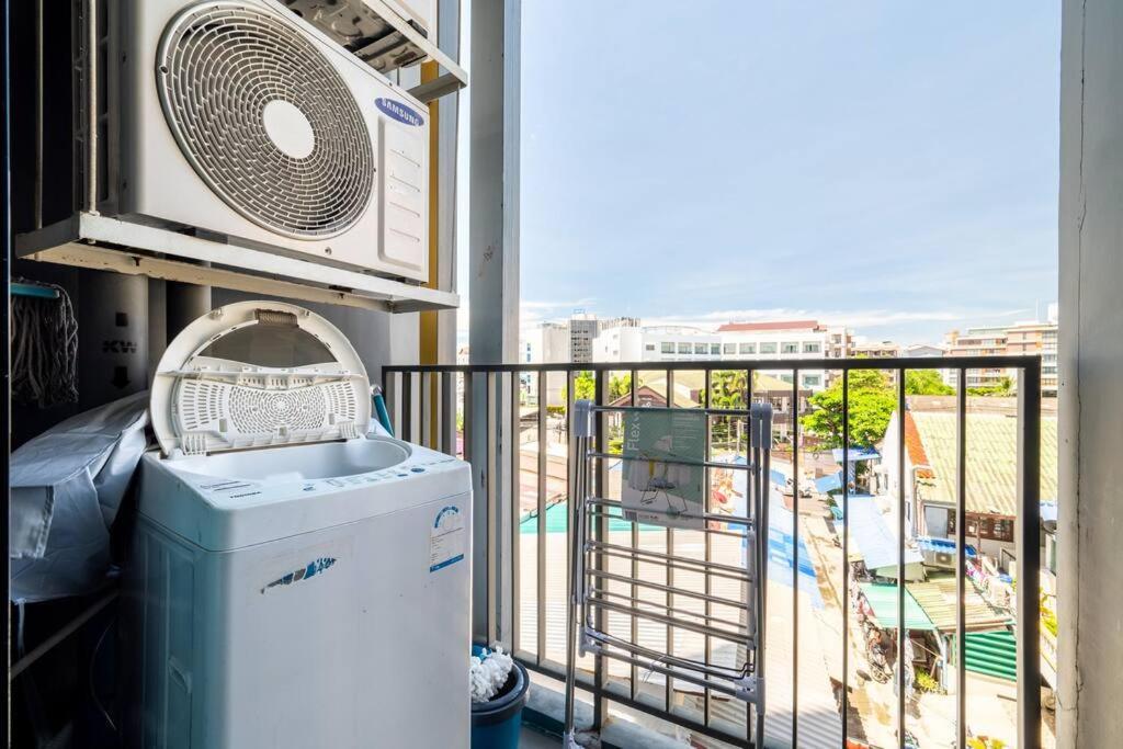 Kaws Theme Modern Cozy 1br 2 Min Walk To Appartement Pattaya