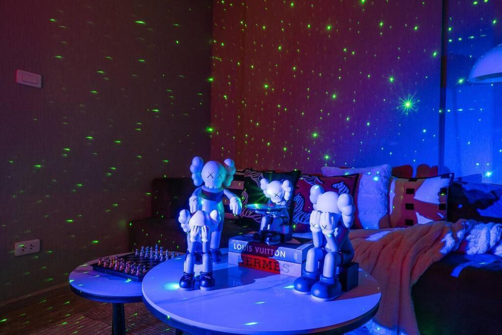 Kaws Theme Modern Cozy 1br 2 Min Walk To *