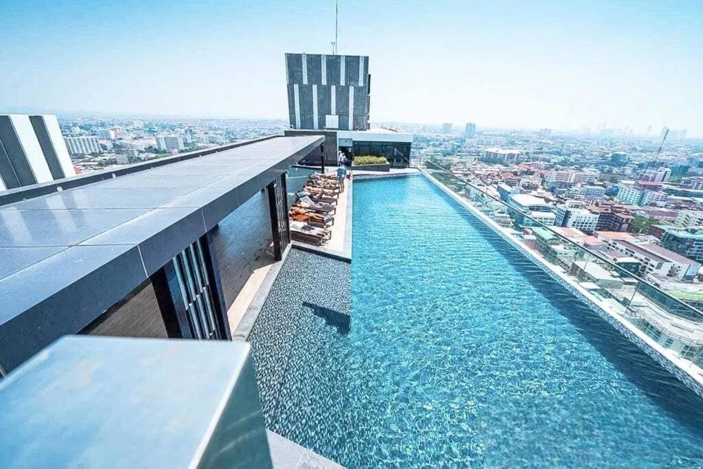 Kaws Theme Modern Cozy 1br 2 Min Walk To Pattaya