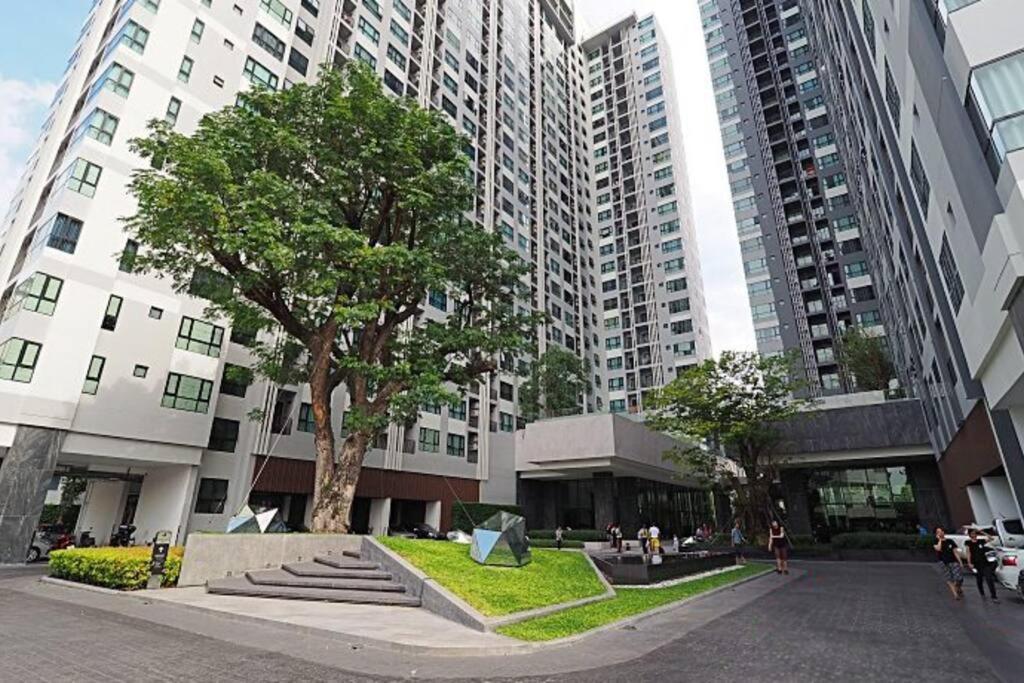 Kaws Theme Modern Cozy 1br 2 Min Walk To Apartment Pattaya