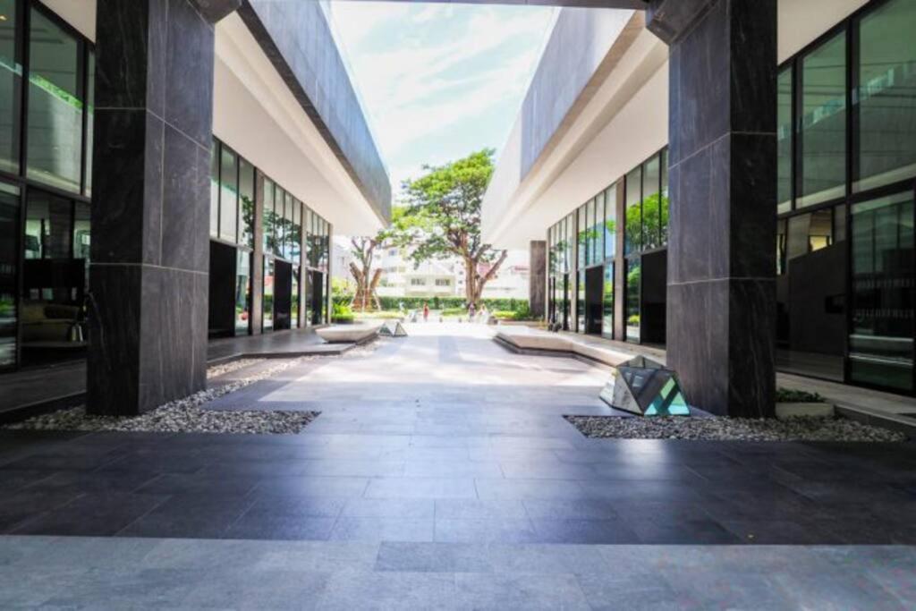Kaws Theme Modern Cozy 1br 2 Min Walk To Pattaya