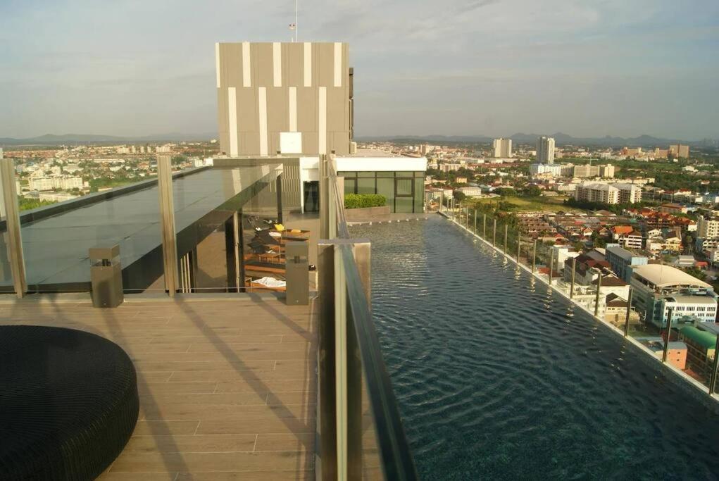 Kaws Theme Modern Cozy 1br 2 Min Walk To Pattaya