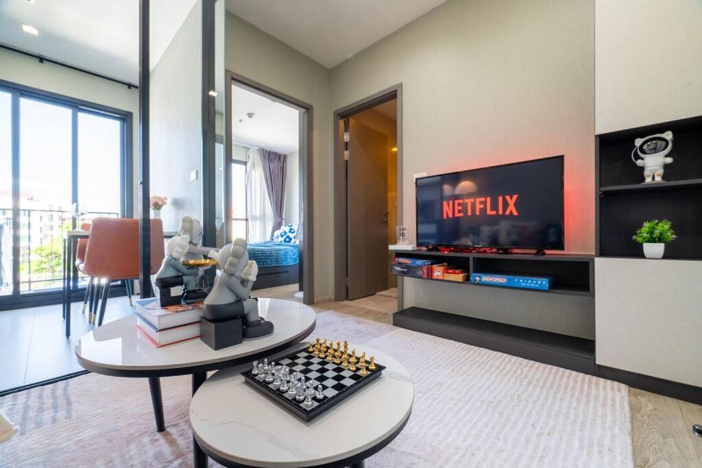 Kaws Theme Modern Cozy 1br 2 Min Walk To Pattaya