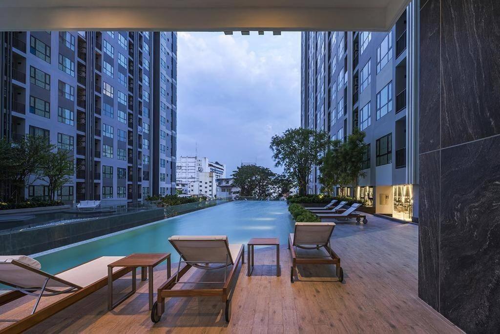 Kaws Theme Modern Cozy 1br 2 Min Walk To Apartment Pattaya